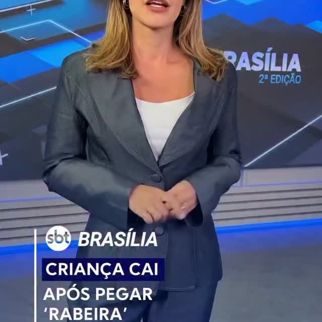 Uma criança que pegava ‘rabeira’ em um caminhão acabou caindo do veículo.